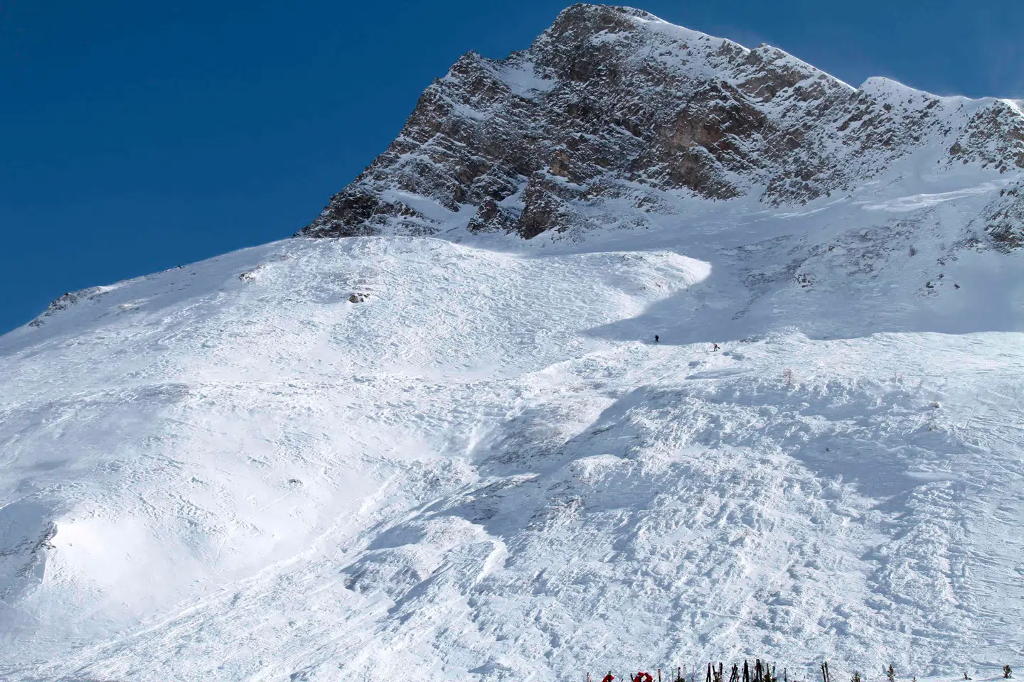 (Arkivfoto) Den ene lavine kan have være forårsaget af skiløberen selv.
