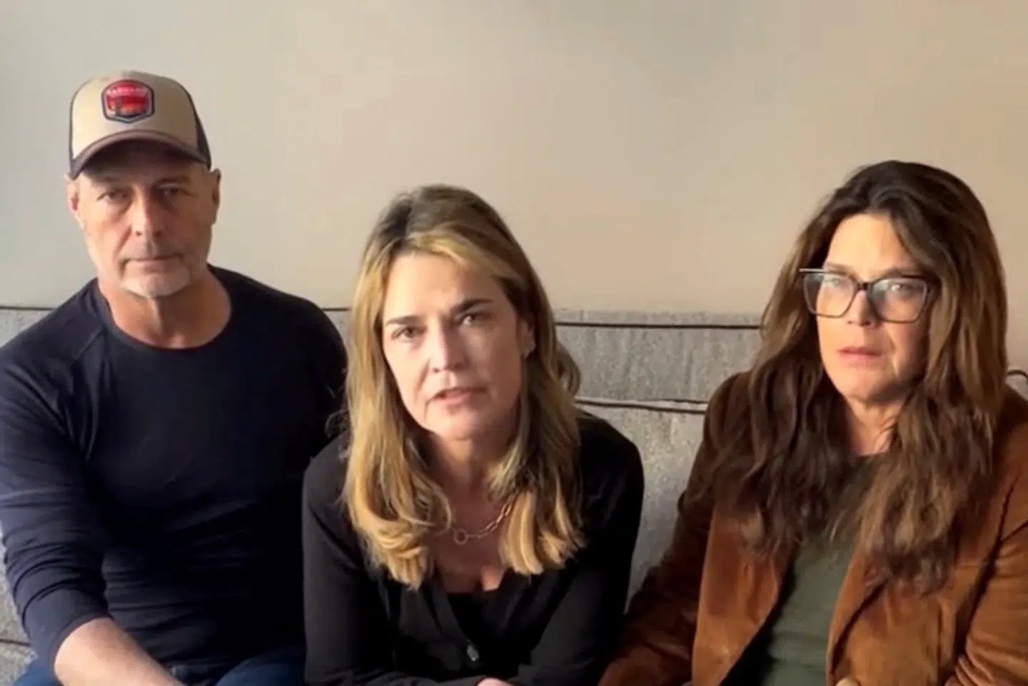 Savannah Guthrie og hendes søskende, Annie og Camron, siger i en video, der er lagt ud på Instagram, at de er villige til at betale en løsesum til potentielle kidnappere for at få deres mor tilbage.