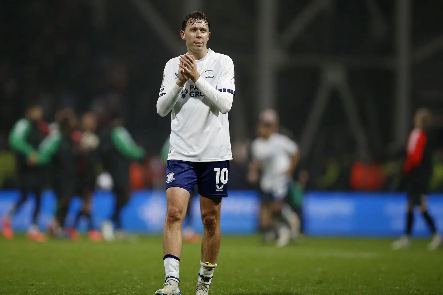 Mads Frøkjær har ikke spillet fuld tid i en kamp i Preston siden april. I januar tog han konsekvensen og skiftede hjem til Danmark og England.