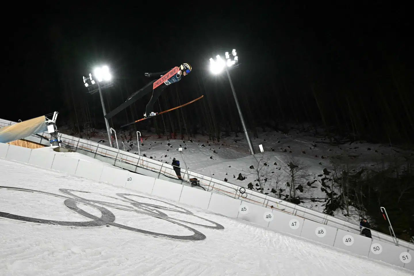 Vinter-OL er i fuld gang i forskellige værtsbyer i det nordlige Italien ligesom her i Fiemme-dalen, hvor der afholdes skihop. I andre dele af landets nordligste regioner er skiløbere døde i skred. (Arkivfoto).