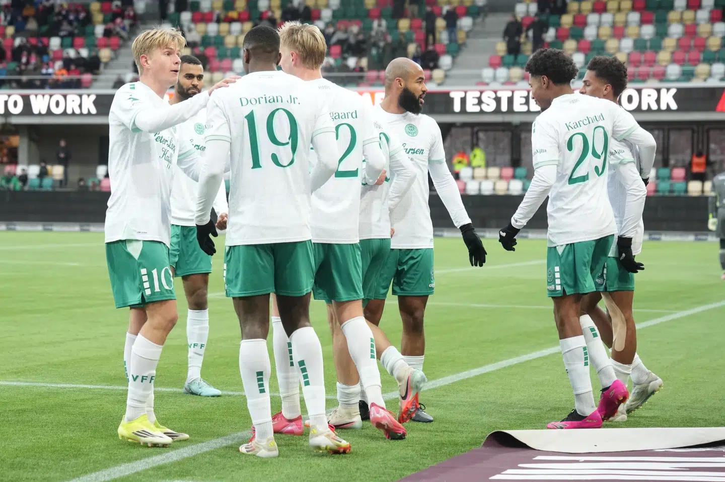 Viborg havde chancer til mere, men lod sig nøje med 1-0 på Jysk Park.