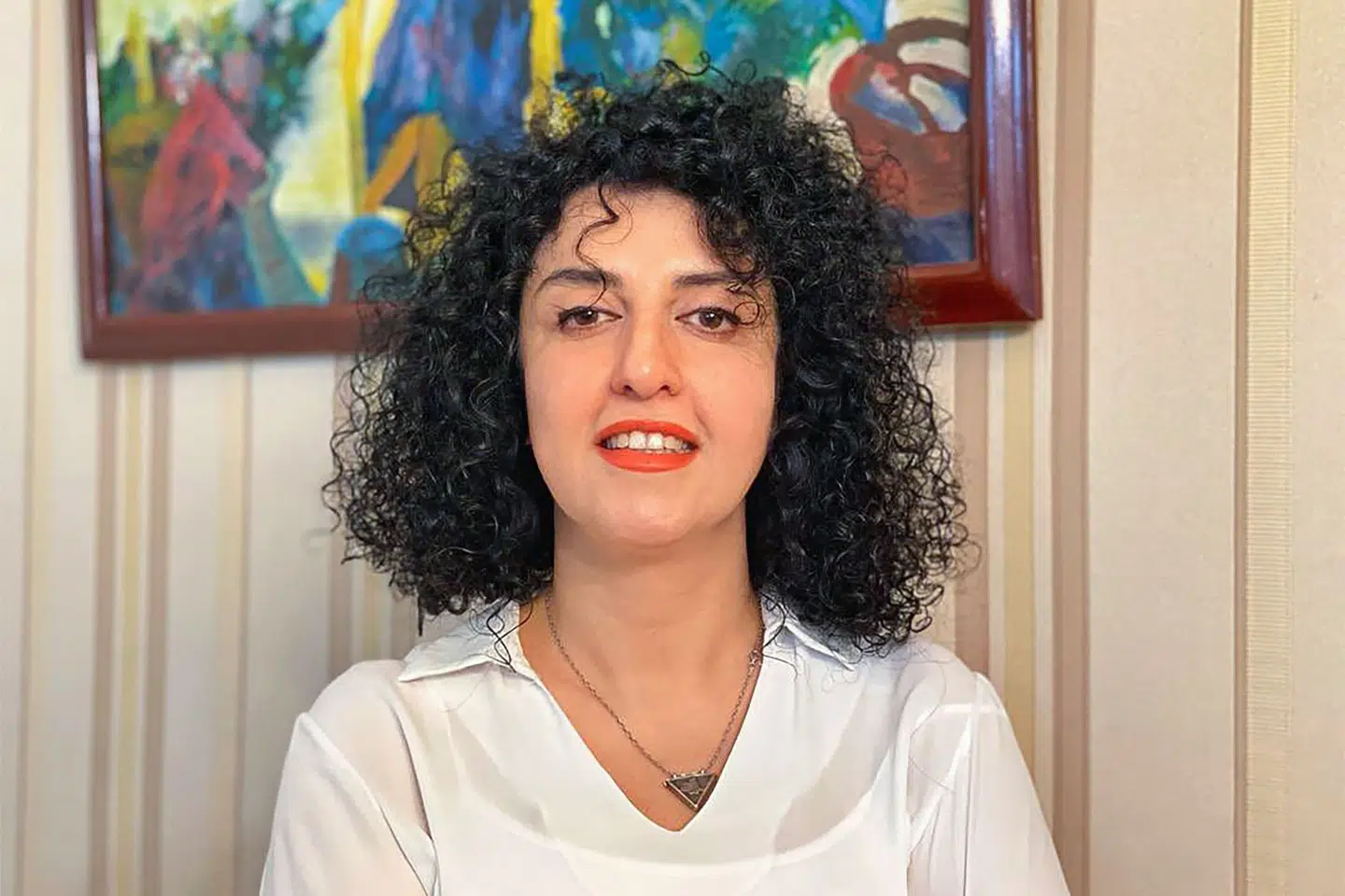 Den fremtrædende iranske menneskerettighedsforkæmper Narges Mohammadi er idømt seks års fængsel i Iran. I forvejen har hun tilbragt størstedelen af sin tid bag tremmer i de seneste ti år. (Arkivfoto)