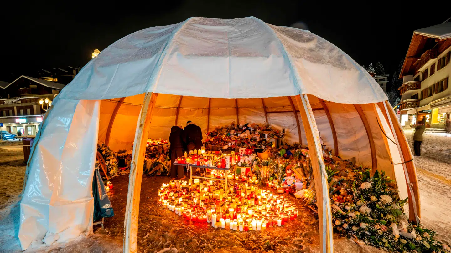 Mindesmærket blev rejst tæt på gerningsstedet og er senere blevet rykket længere væk.