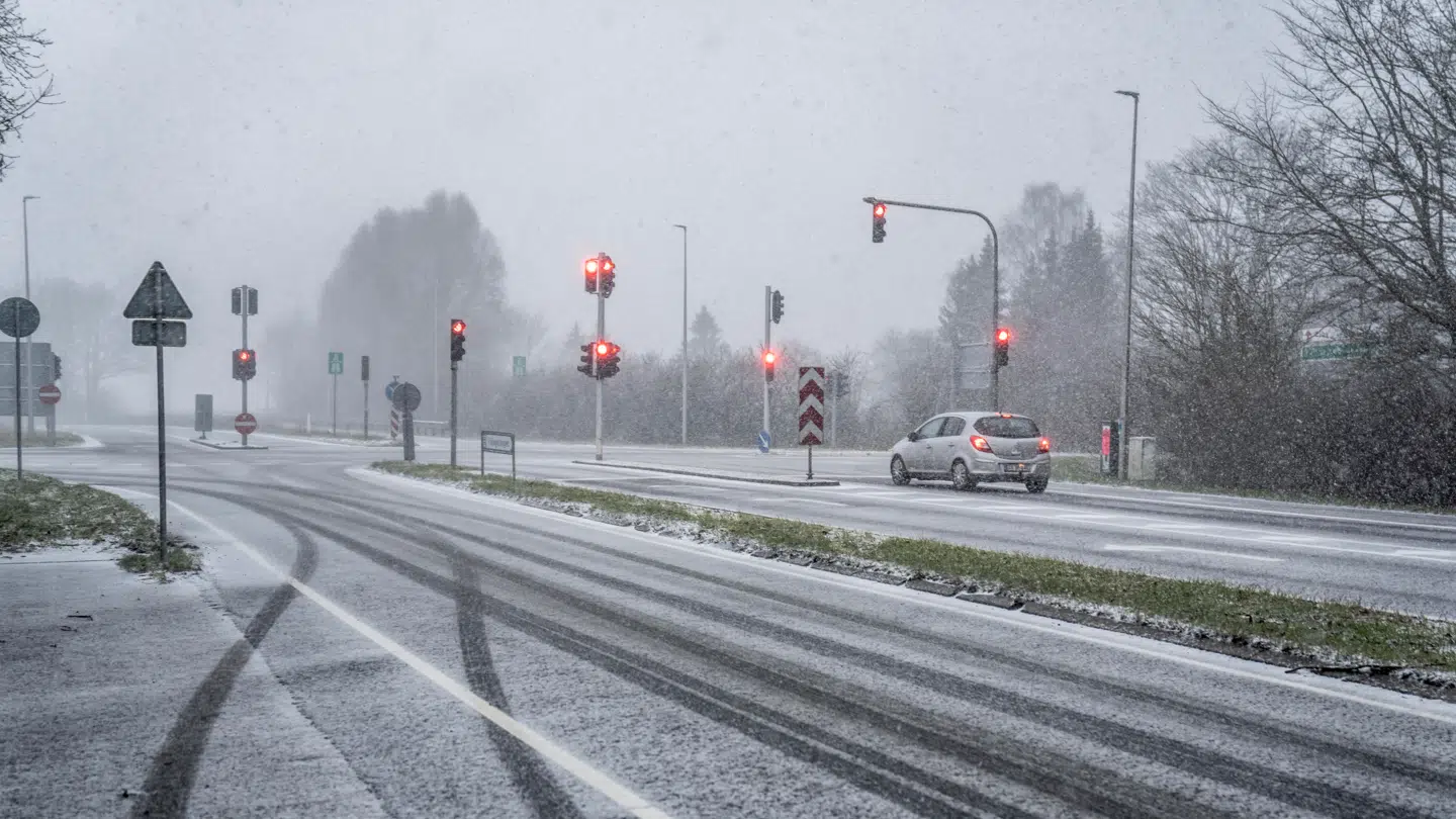 Mandag kan der også falde sne i Danmark.