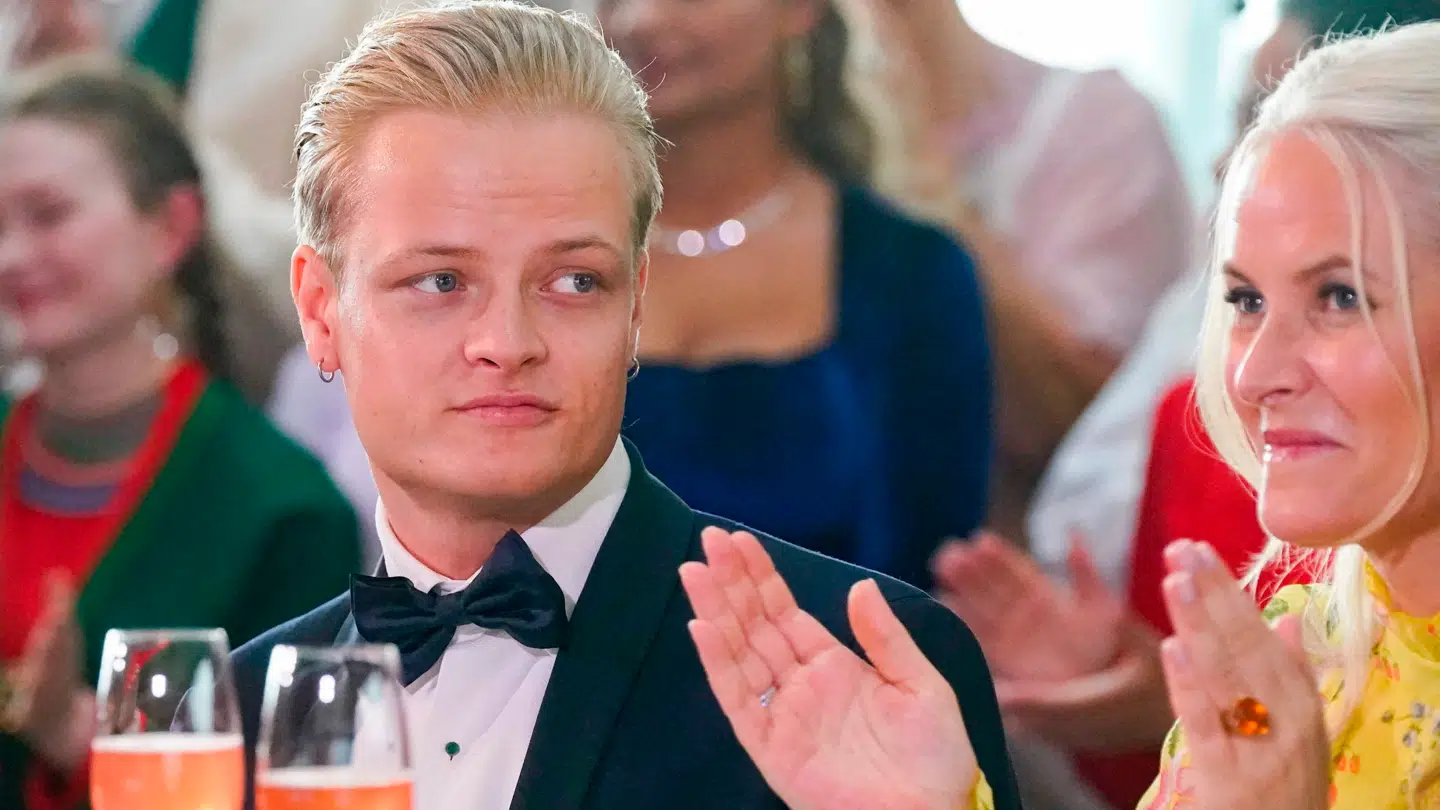 Retssagen mod kronprinsesse Mette-Marits (th.) søn, Marius Borg Høiby (tv.), begyndte i begyndelsen af denne uge.