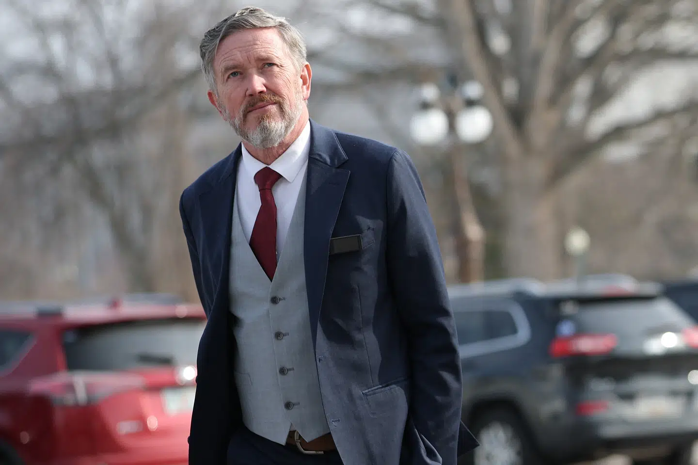 Thomas Massie, som er republikansk medlem af Repræsentanternes Hus i USA, ses 3. februar ankomme til Kongressen i Washington D.C. Han siger i interview med CNN, at minister Howard Lutnick i hans øjne bør træde tilbage. (Arkivfoto).