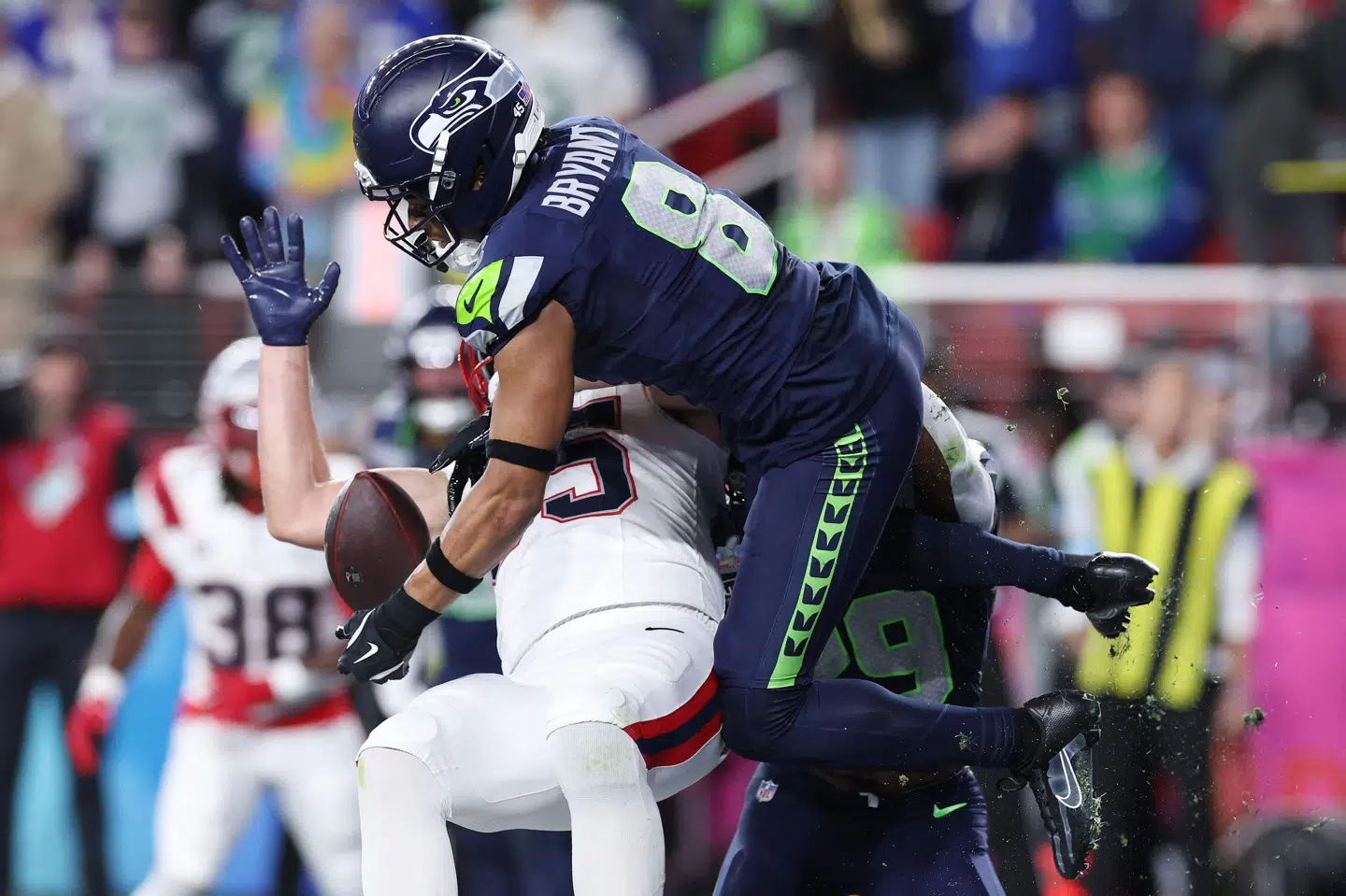 Seattle Seahawks vandt natten til mandag for anden gang Super Bowl. I NFL-finalen blev New England Patriots slået med 29-13.