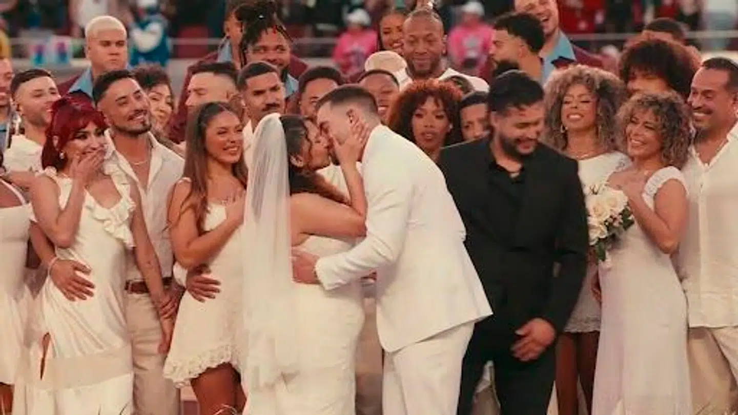 Hele verden kunne i nat følge med i det nygifte pars bryllup. Det vides dog endnu ikke, hvem ægtefællerne er.