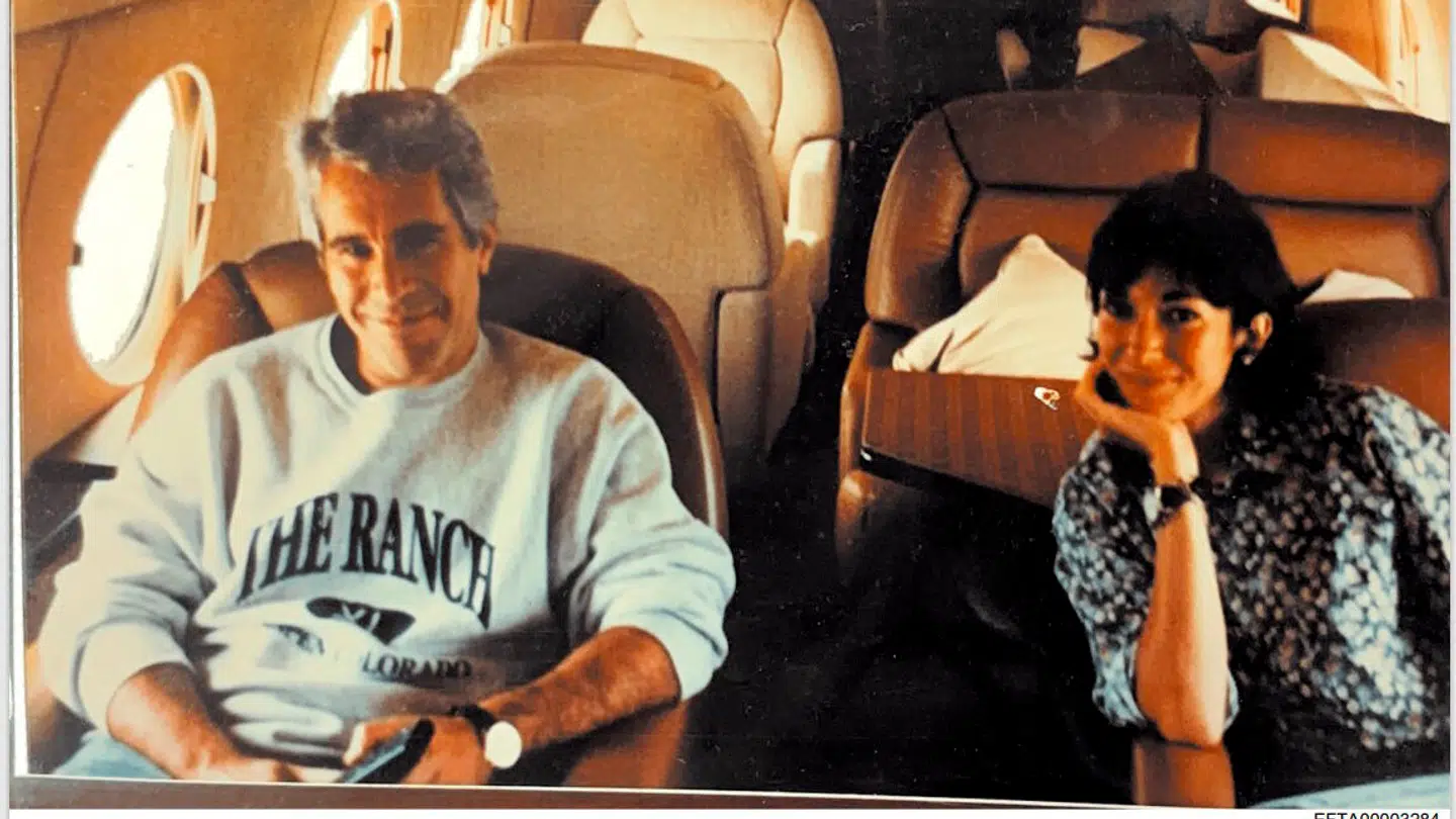 Jeffrey Epstein med sin fortrolige og medsammensvorne ven Ghislaine Maxwell.