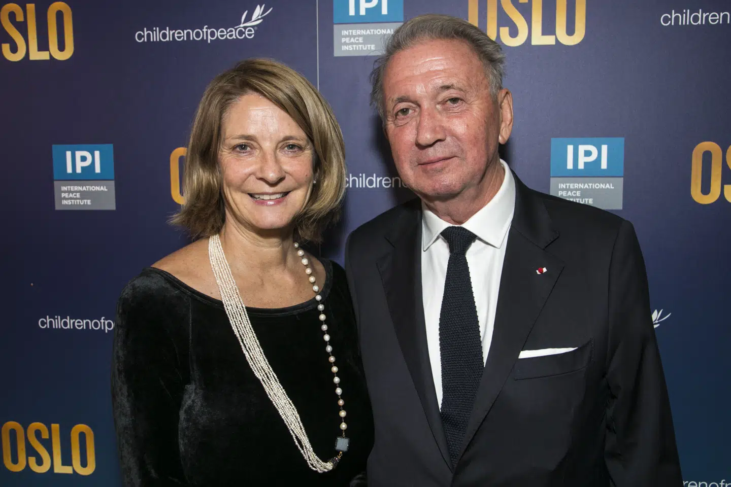 Mona Juul og Terje Rød-Larsen er havnet i mediernes søgelys, efter millioner af nye Epstein-dokumenter blev offentliggjort. For Norges kendte diplomatpar har det fået konsekvenser.