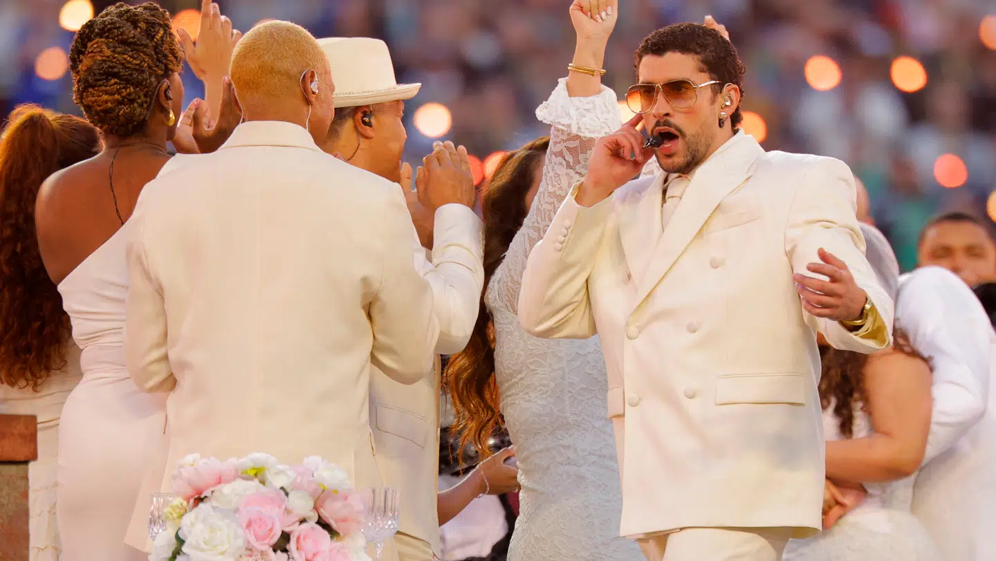 Bad Bunny bar et ur, der koster knap en halv million kroner, til Super Bowl.