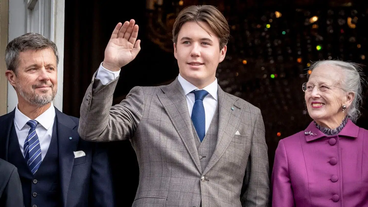 Kong Frederik, kronprins Christian og dronning Margrethe på balkonen på Amalienborg i anledning af Kronprinsens 18 års fødselsdag i oktober 2023.