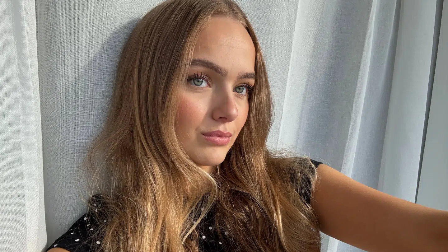 For Emma er det at gå til undersøgelser grænseoverskridende og ubehageligt, fordi hun aldrig ved, hvilken besked hun får med hjem. På trods af det har hun valgt at inddrage sine følgere i processen. Derfor kan man se Emma gå igennem de mange følelser og tanker, der knytter sig til hendes endometriose-forløb, på hendes TikTok-profil.