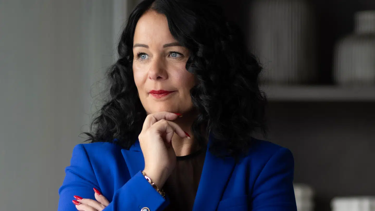 Britt Ploug mødte fordømmelse, da hun valgte karrieren til. Men hun nægter at lade sig stoppe af den grund.