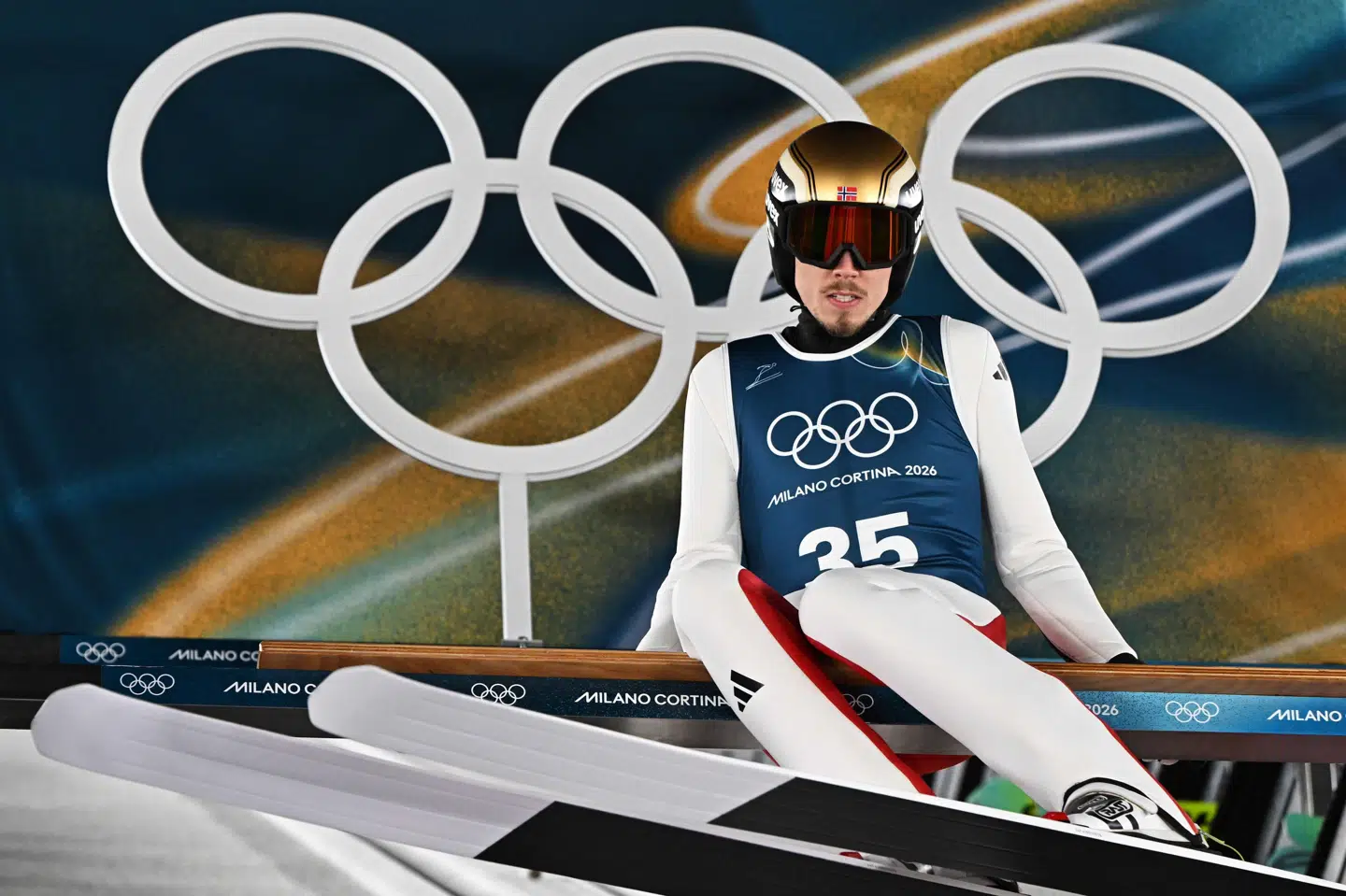 Johann André Forfang og de øvrige mandlige skihoppere skal i aktion mandag aften. Her træner nordmanden søndag.