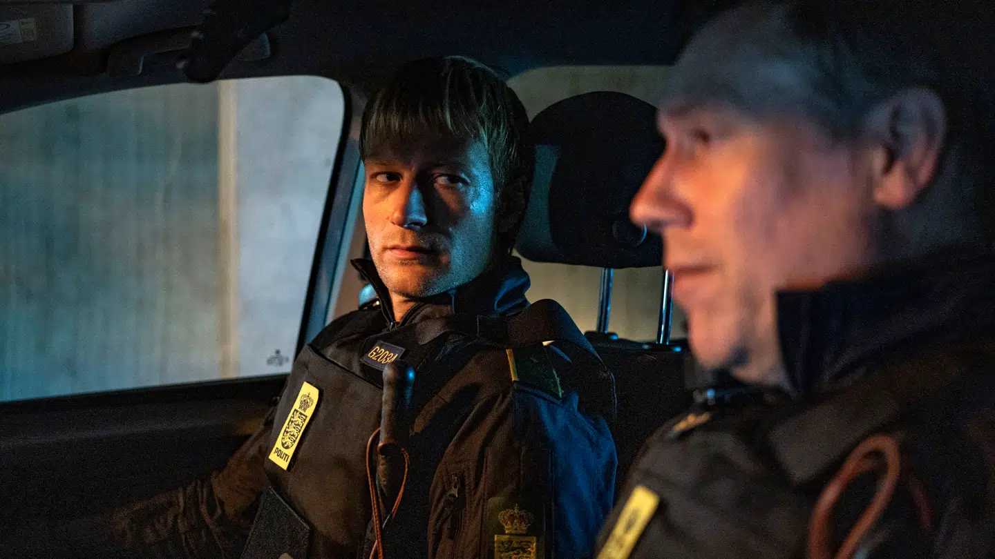 Gustav Giese og Jakob Cedergren som politi-elev og rutineret gadebetjent.