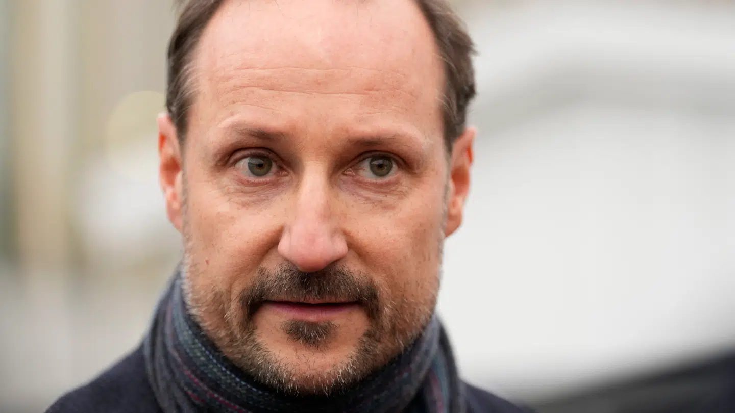 Kronprins Haakon stillede sig fredag op foran den norske presse.