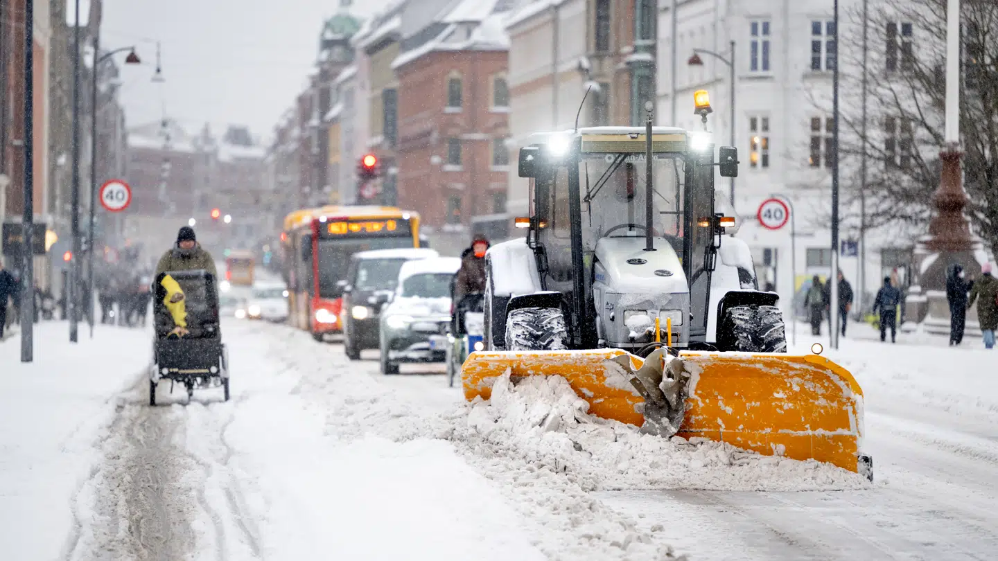 Der arbejdes i døgndrift i Københavns Kommune for at rydde sne.