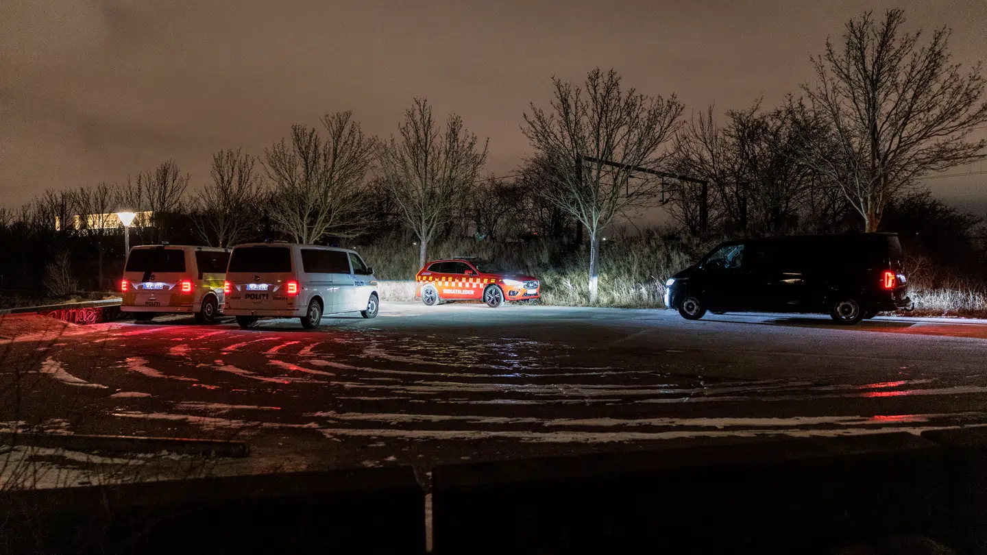 En større politiaktion er i gang i midtbyen i Skjern mandag aften.