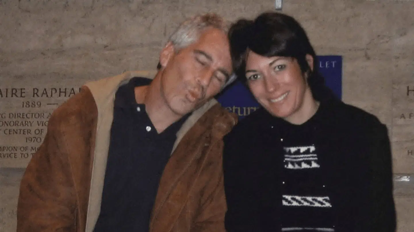 Familien til et af Epsteins ofre hævder, at Ghislaine Maxwell (th.) kunne være 'mere ondskabsfuld' end Jeffrey Epstein.
