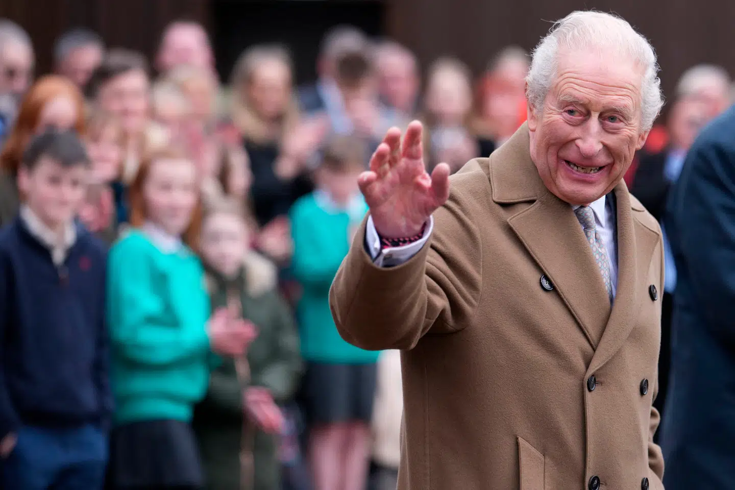 Det britiske kongehus er under pres i forhold til Epstein-afsløringerne. Der bliver ved med at dukke nye historier om Andrew Mountbatten-Windsor op. Kong Charles er flere gange blevet råbt efter, når han har vist sig.