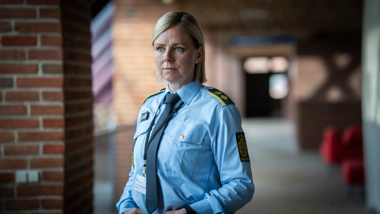 I DR's nye dramaserie 'Uniformen' spiller Lene Marie Christensen nyansat rektor på politiskolen.