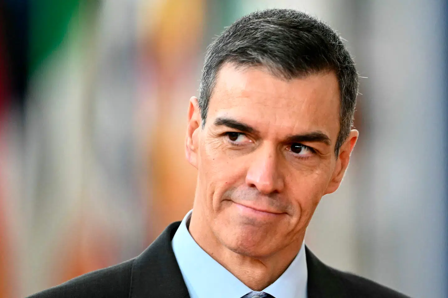 Spaniens premierminister, Pedro Sánchez, er angivelig alt andet end populær i Europa-Kommissionen efter sin masselegalisering af migranter på det mest ubelejlige tidspunkt.