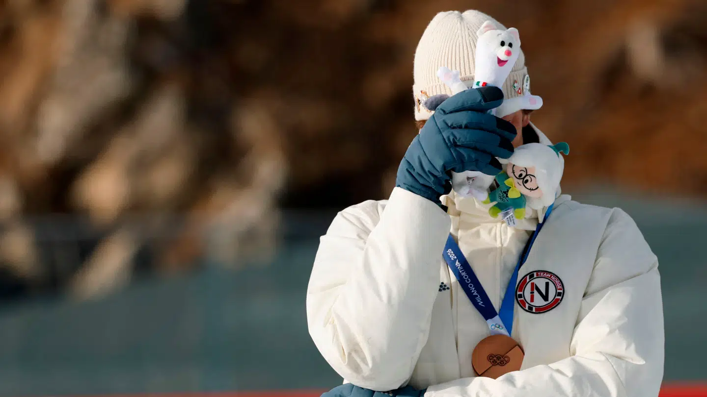 Sturla Holm Lægreid brød grædende sammen efter medaljeceremonien, hvor han sikrede sig bronze.