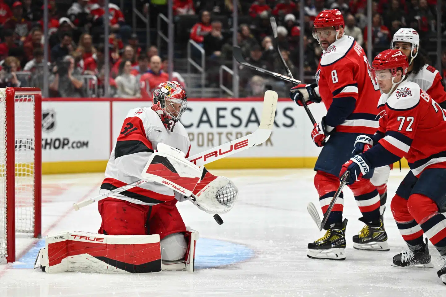 Frederik Andersen har skullet kæmpe hårdt for spilletiden i Carolina Hurricanes, og det gjorde det svært at finde kamprytmen. (Arkivfoto).