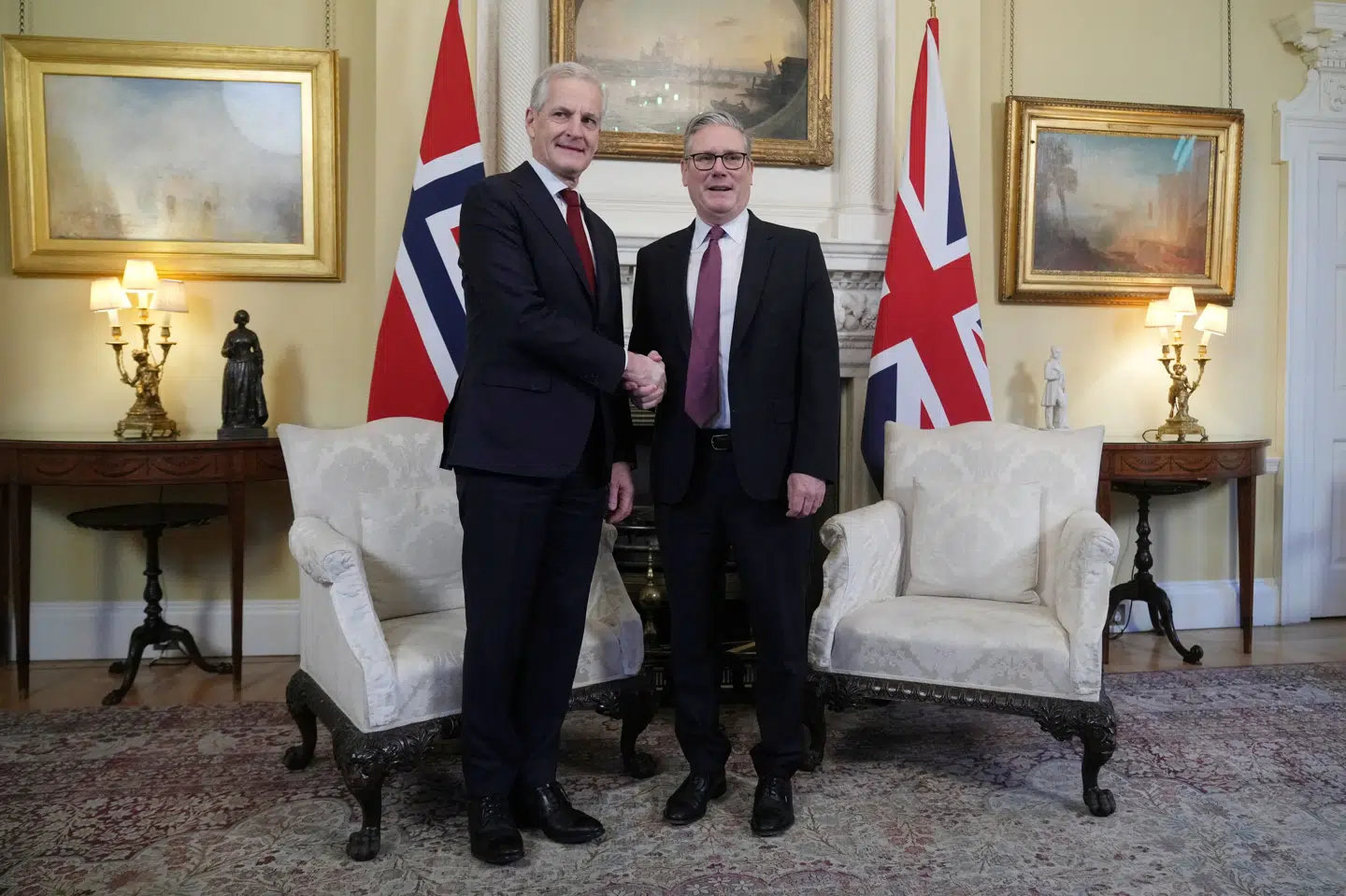Norges statsminister, Jonas Gahr Støre, og Storbritanniens premierminister, Keir Starmer, underskrev den 4. december sidste år en ny forsvarsaftale i London. (Arkivfoto).
