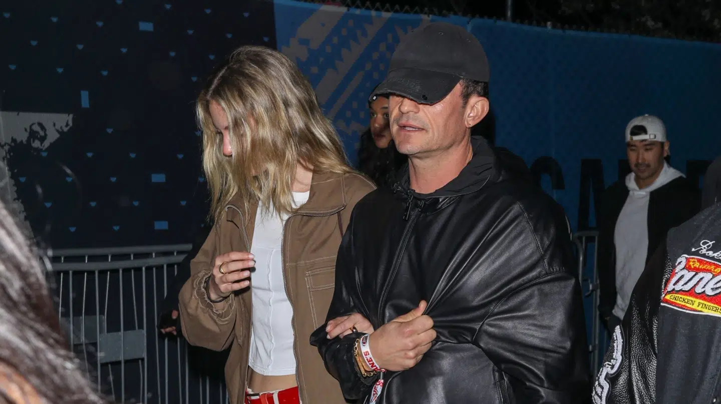 Orlando Bloom blev fotograferet med sin nye flirt efter Super Bowl-finalen søndag.