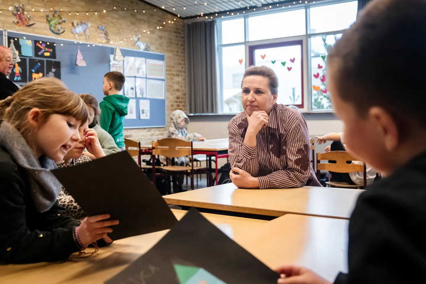 Socialdemokratiet lancerede i sidste uge et nyt udspil kaldet »Lilleskolen«. Det indebærer blandt andet et loft på 14 elever i 0.–3. klasse i folkeskolen. Her besøger statsminister Mette Frederiksen Pilegårdsskolen i Kastrup 4. februar 2026. Foto: Sebastian Elias Uth/Ritzau Scanpix