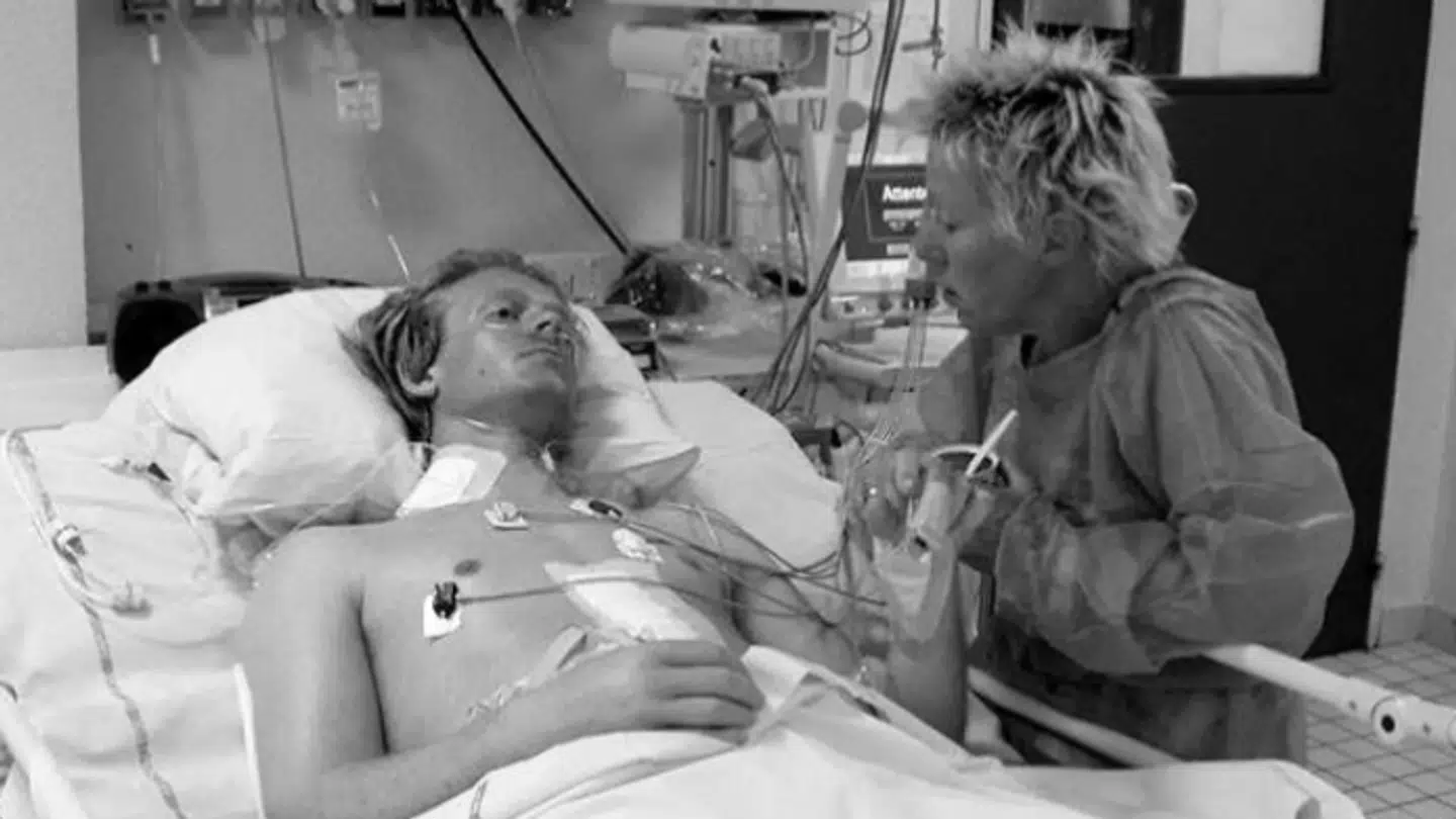 Danskeren var omgivet af venner og familie på hospitalet i Frankrig.