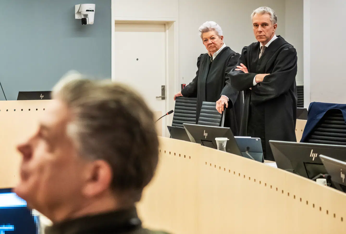 Marius Borg Høiby forsvares af advokaterne Ellen Andenæs Petar Sekulic, der her onsdag i Oslo Tingret har blikket rettet mod politioverbetjent Stig Berg Larsen, der vidnede om politiets tekniske beviser mod Marius.