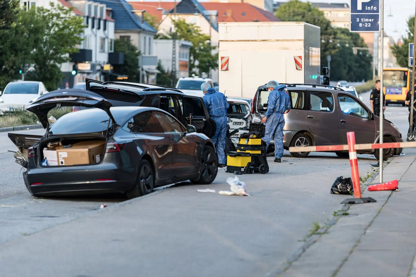 Tidligt om aftenen 19. august 2025 skete en ulykke, der kostede en 65-årig mand livet, på Roskildevej i Valby.