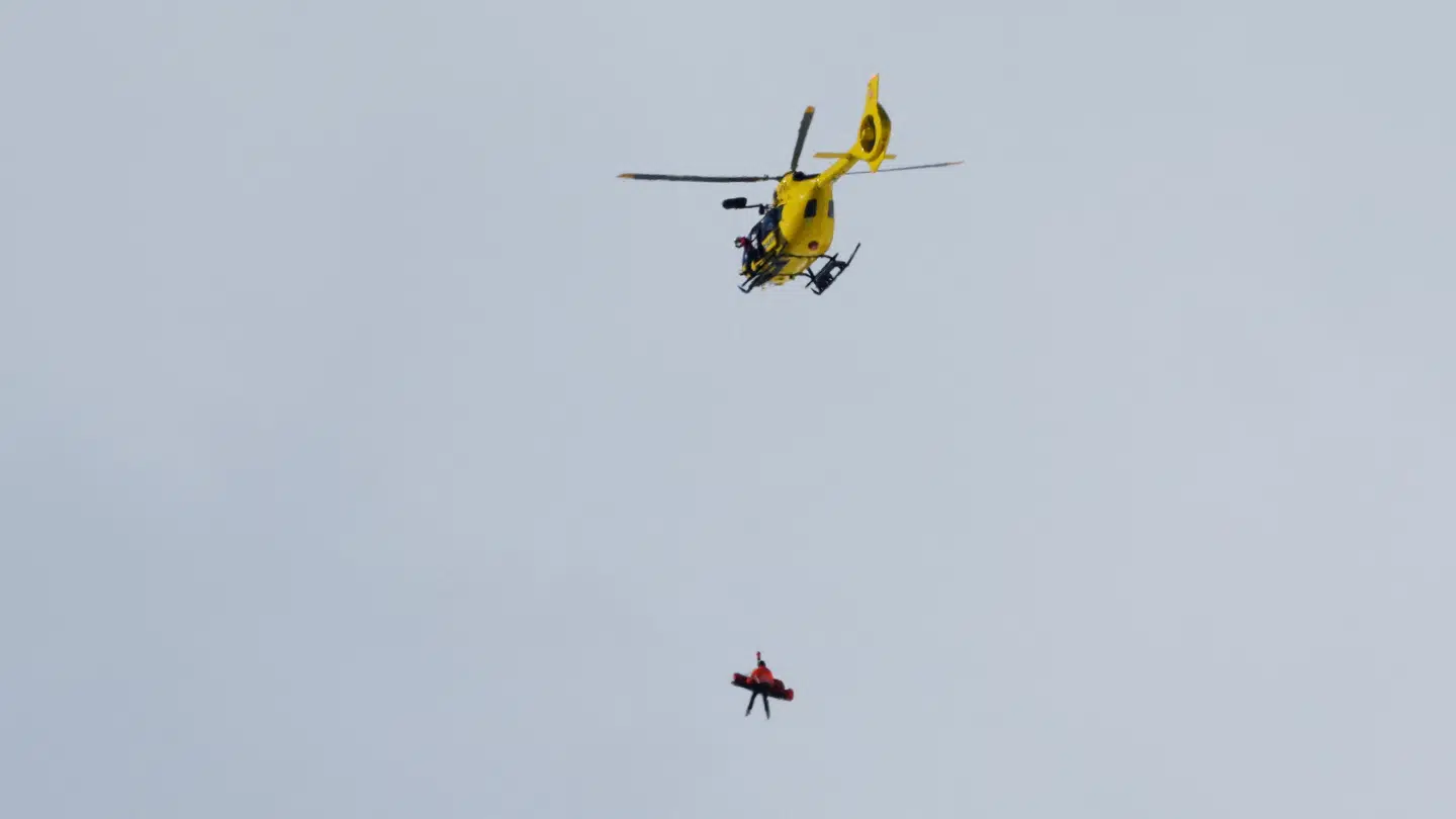 Amerikaneren blev fløjet væk i helikopter.
