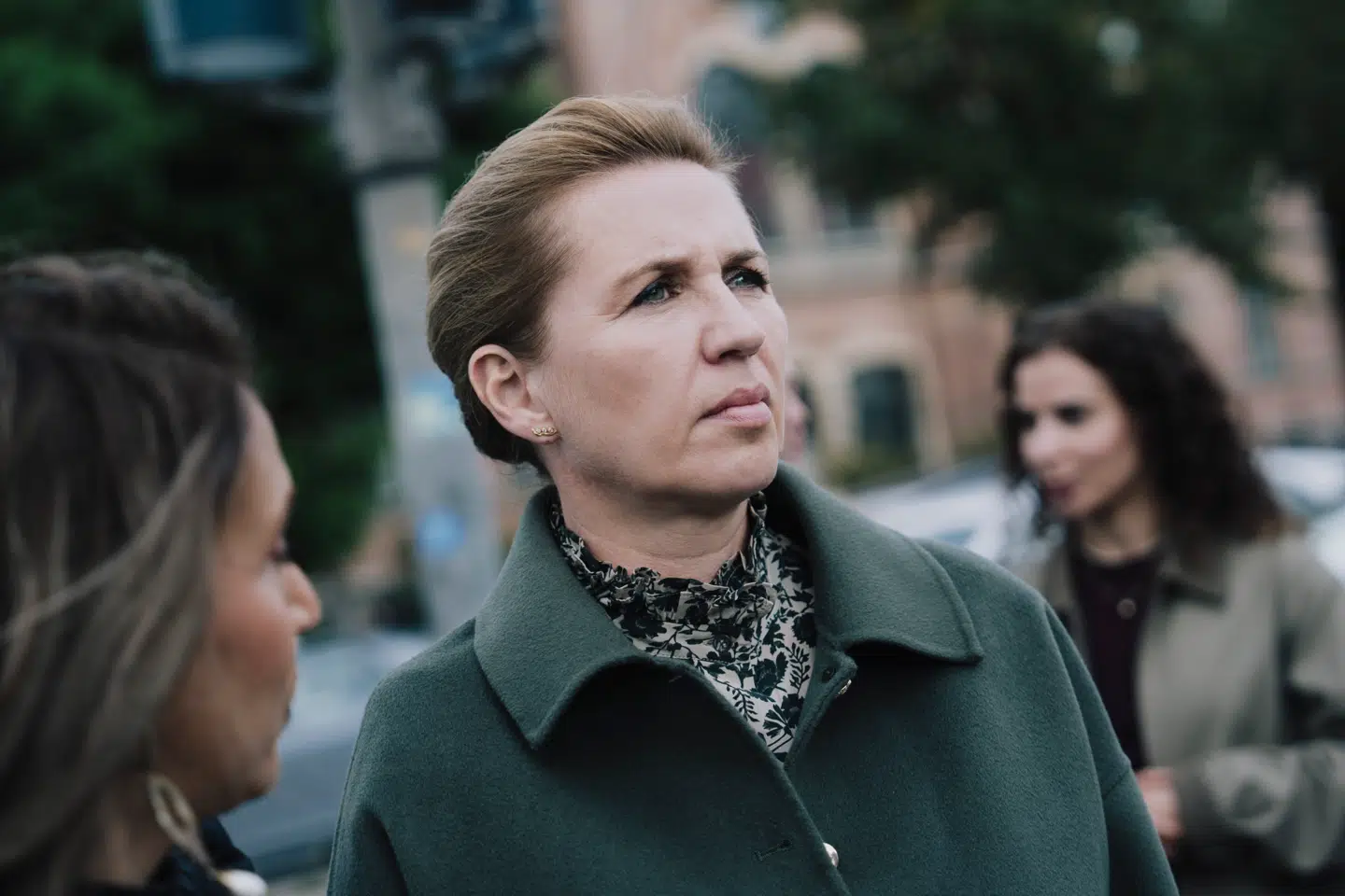 Statsminister Mette Frederiksen har igen og igen måttet forsvare afskaffelsen af store bededag. Nu stiger presset på hende.