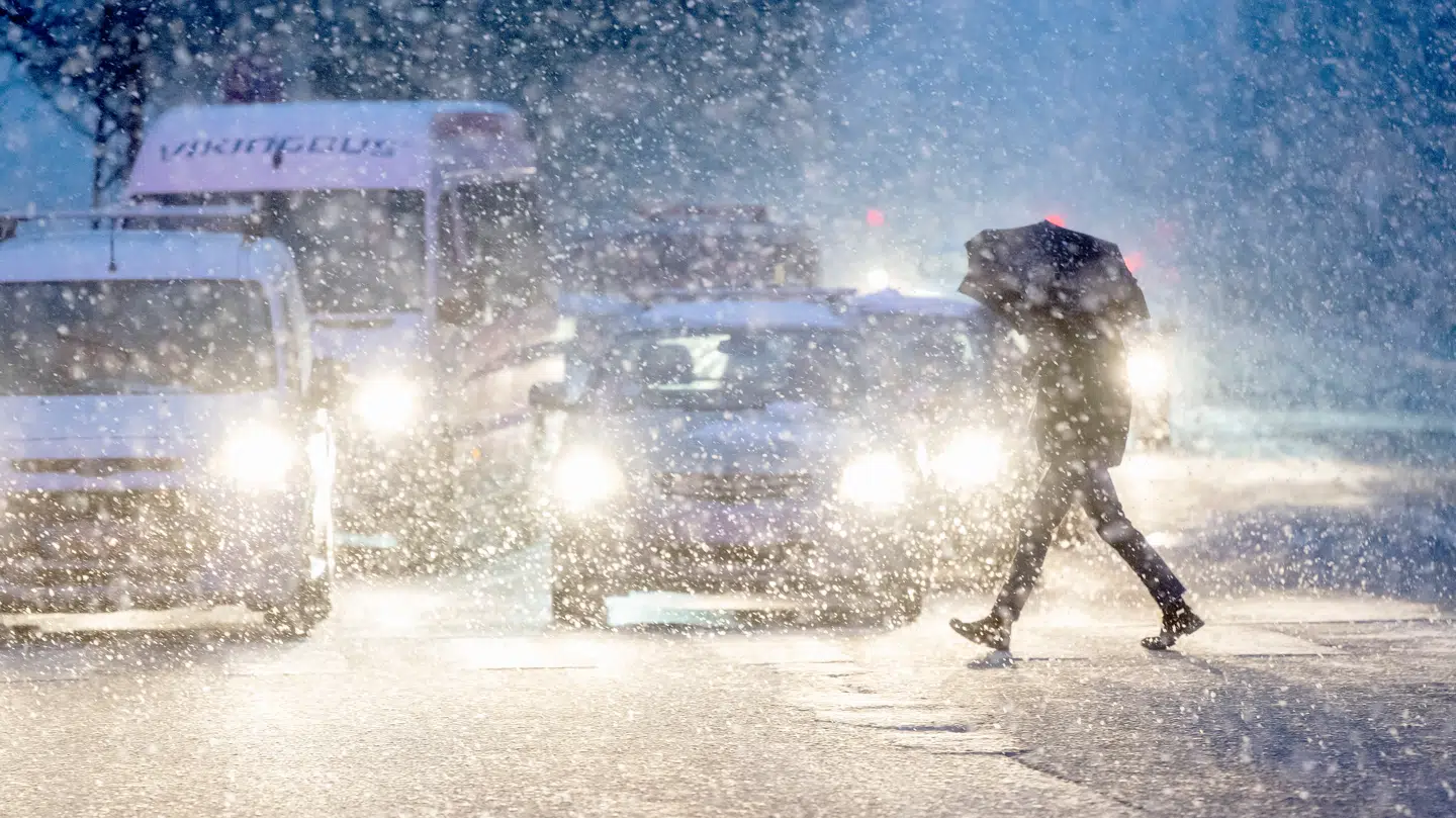 Snestorm på vej ind over landet.