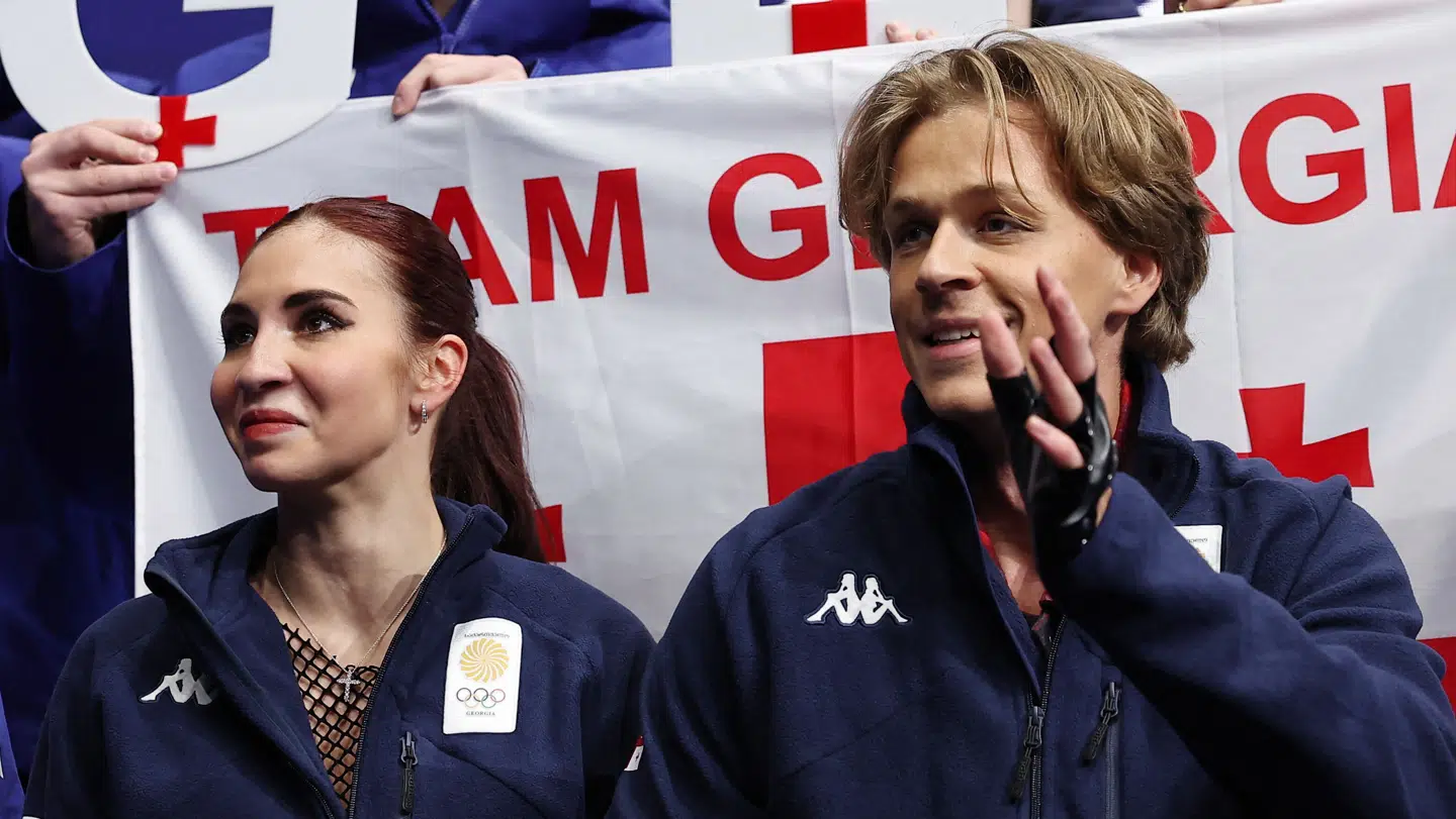 Gleb Smolkin (th.) og Diana Davis (tv.) danner både par på og udenfor isen.