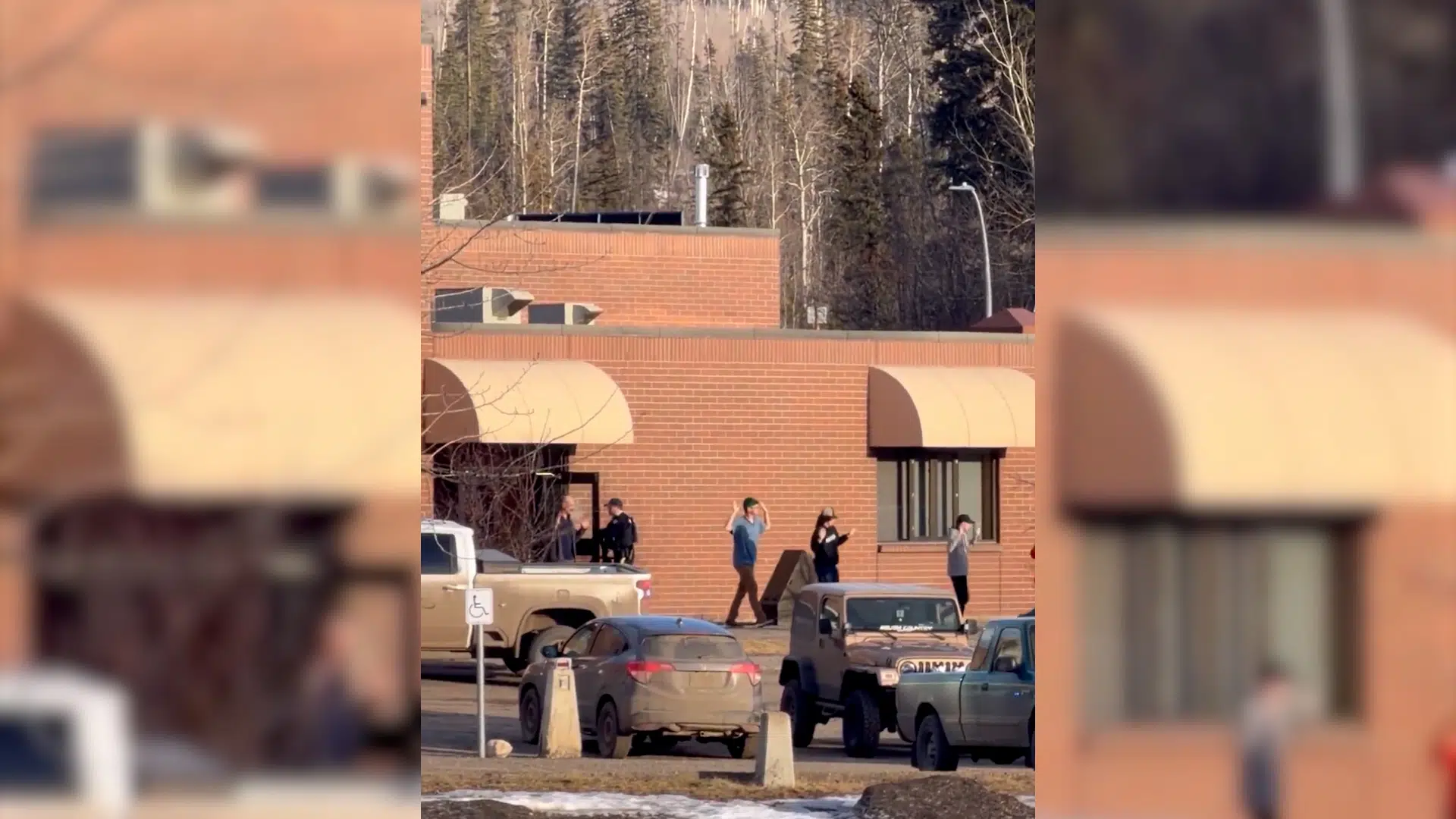 Ni dræbt og mindst 25 såret ved skoleskyderi i Canada