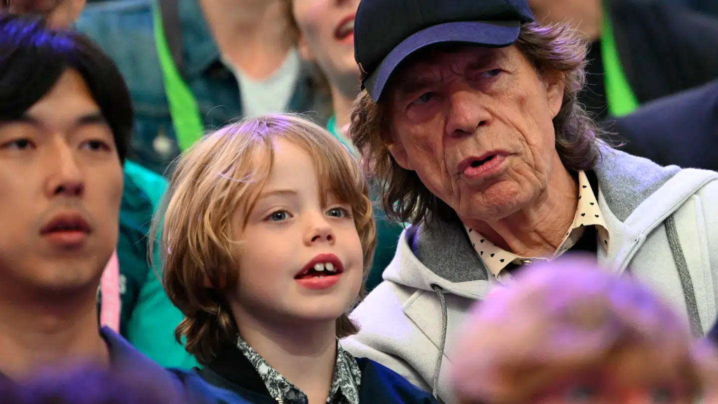 Den britiske forsanger Mick Jagger og sønnen Deveraux Octavian Basil Jagger tilbage i 2024 i Paris under De Olympiske Lege.