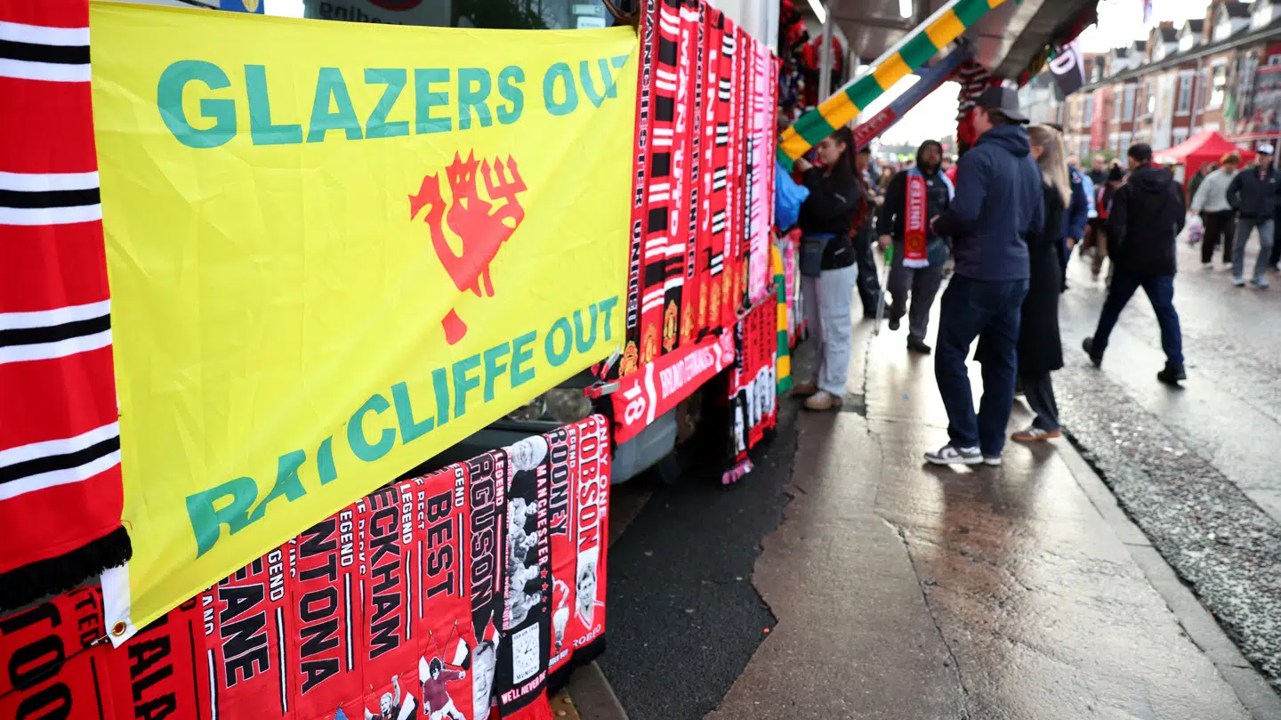 De engelske fans har været meget utilfredse med deres ejere af klubben.