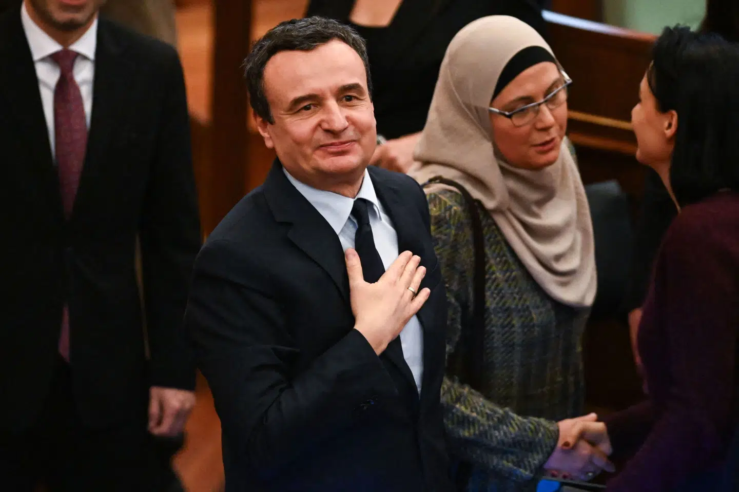 Premierminister Albin Kurti i Kosovo ses efter en afstemning i landets parlament onsdag, hvor ny regering er blevet godkendt.