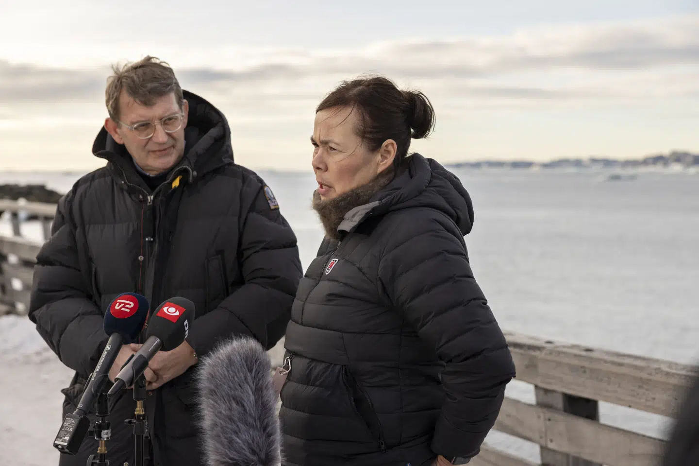 Forsvarsminister Troels Lund Poulsen og Grønlands minister for udenrigsanliggender, Vivian Motzfeldt, har flere gange holdt fælles pressemøder både i Grønland og onsdag i Nato-hovedkvarteret i Bruxelles. Her glæder de sig begge over, at Nato nu får en større rolle i Arktis med missionen Arctic Sentry. (Arkivfoto).