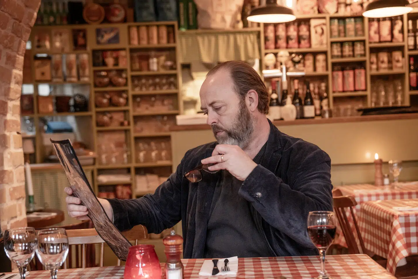 Engang var det noget, bønder gjorde, men de nye generationer synes, at det er cool at spise tidligt, skriver gastronomiredaktør Søren Jacobsen Damm.
