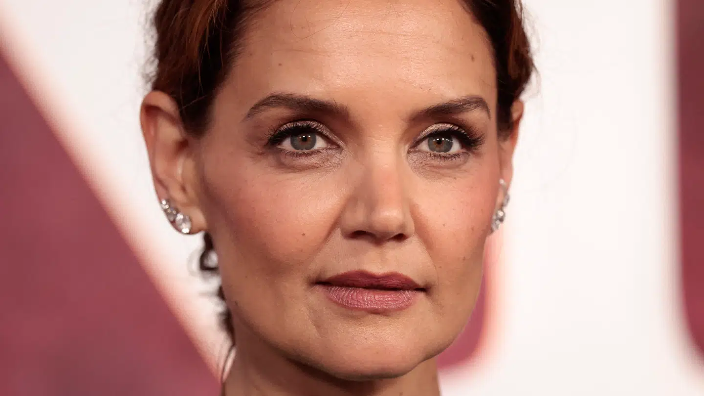 Skuespilleren Katie Holmes reagerer nu på James Van Der Beeks død.