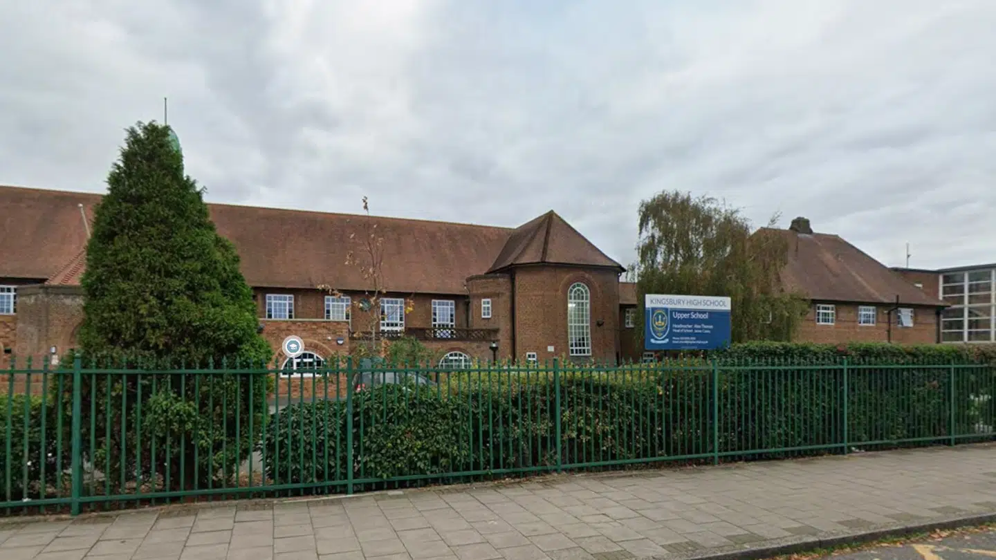 Angrebet fandt sted på Kingsbury High School i London.
