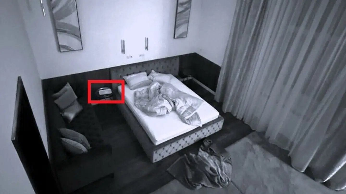 Den mystiske substans på natbordet har skabt debat i Ungarn.