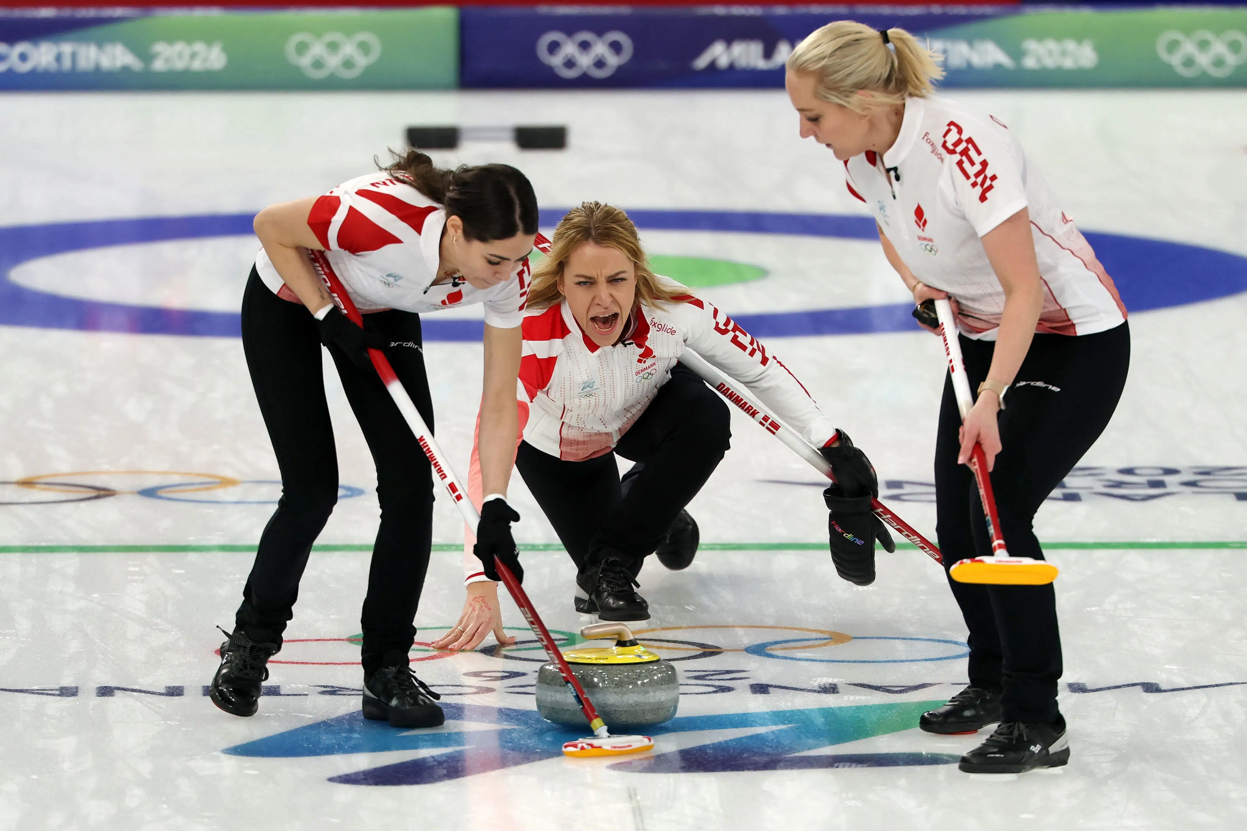 Danmarks curlingkvinder giver op mod Canada efter fatal ende