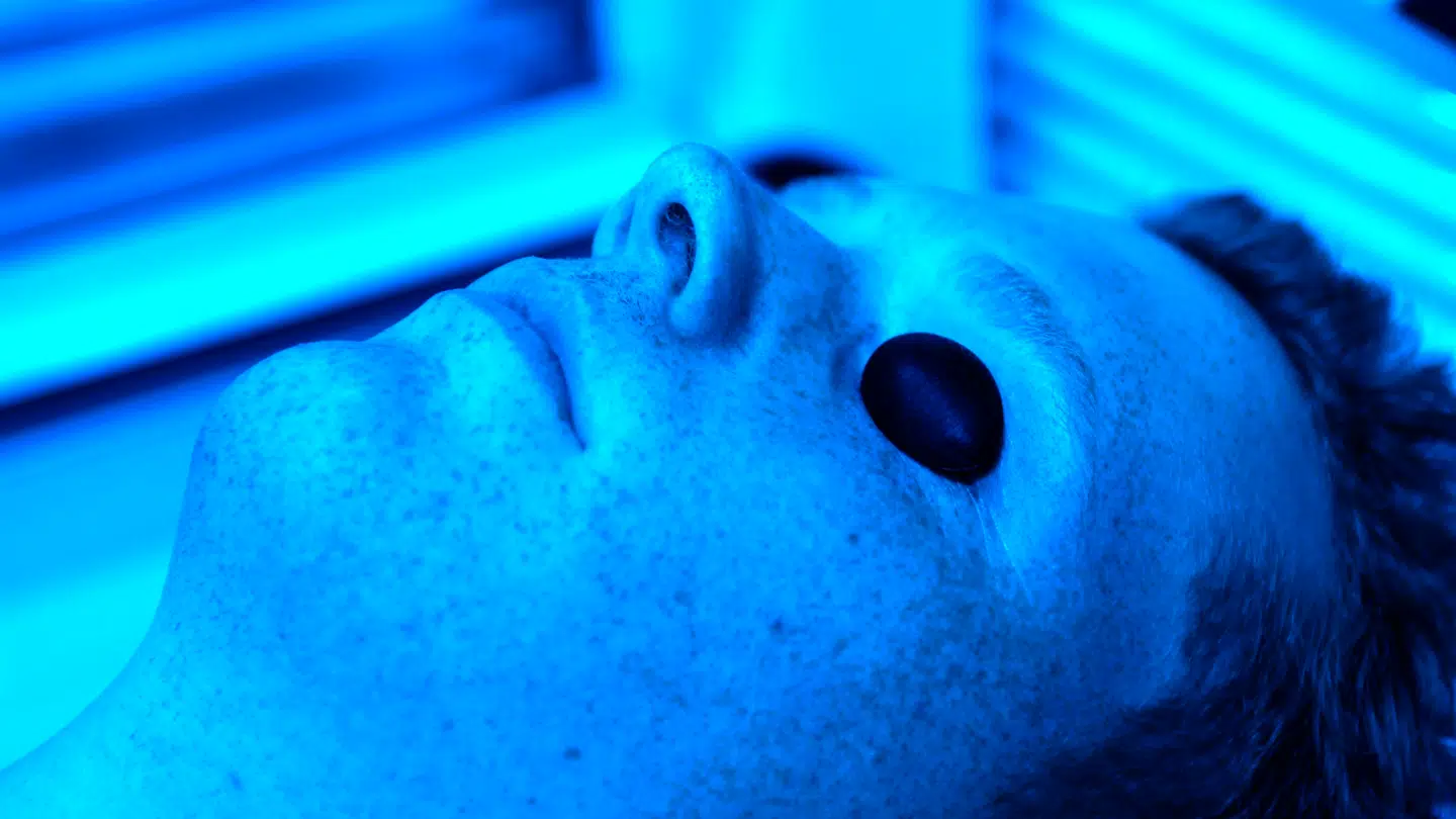 For mange unge tror, det er sundt at gå i solarium.